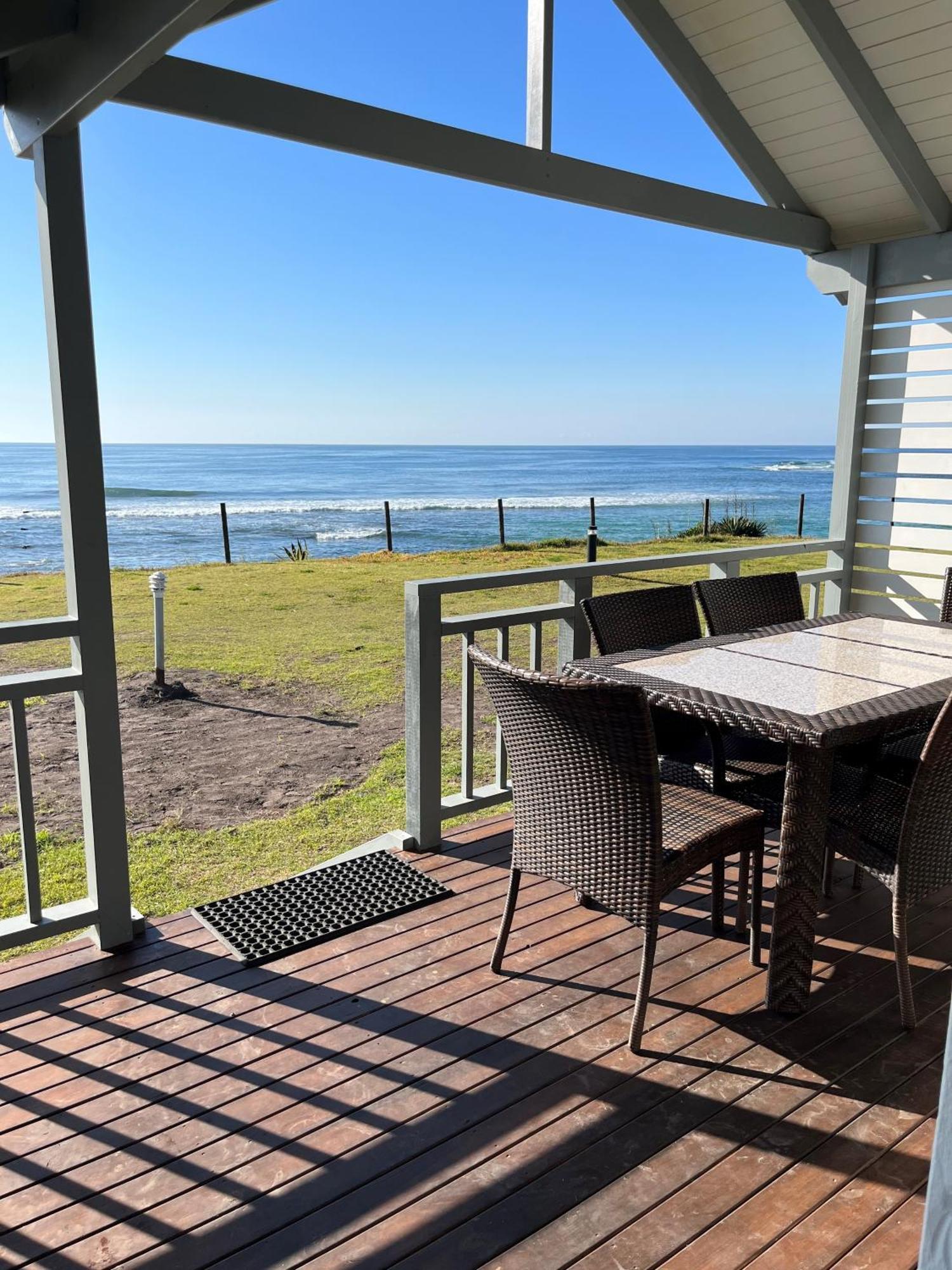 Blue Lagoon Beach Resort Bateau Bay Exterior photo