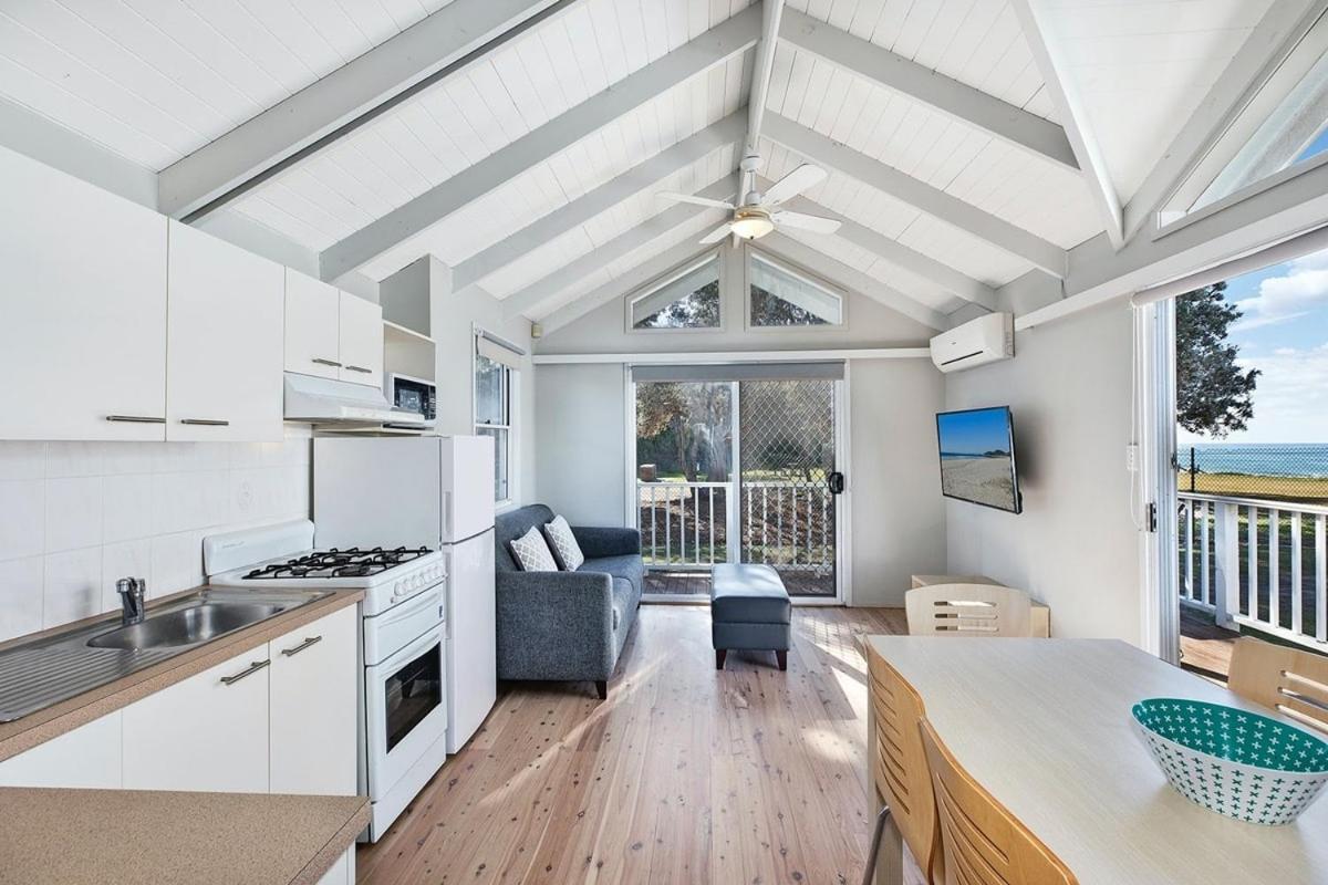 Blue Lagoon Beach Resort Bateau Bay Exterior photo