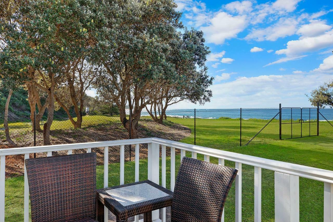 Blue Lagoon Beach Resort Bateau Bay Exterior photo