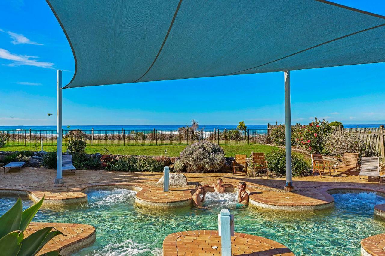 Blue Lagoon Beach Resort Bateau Bay Exterior photo